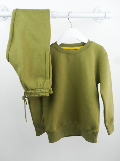 Olive crewneck sweatshirt and jogger pants with a functional drawstring waist